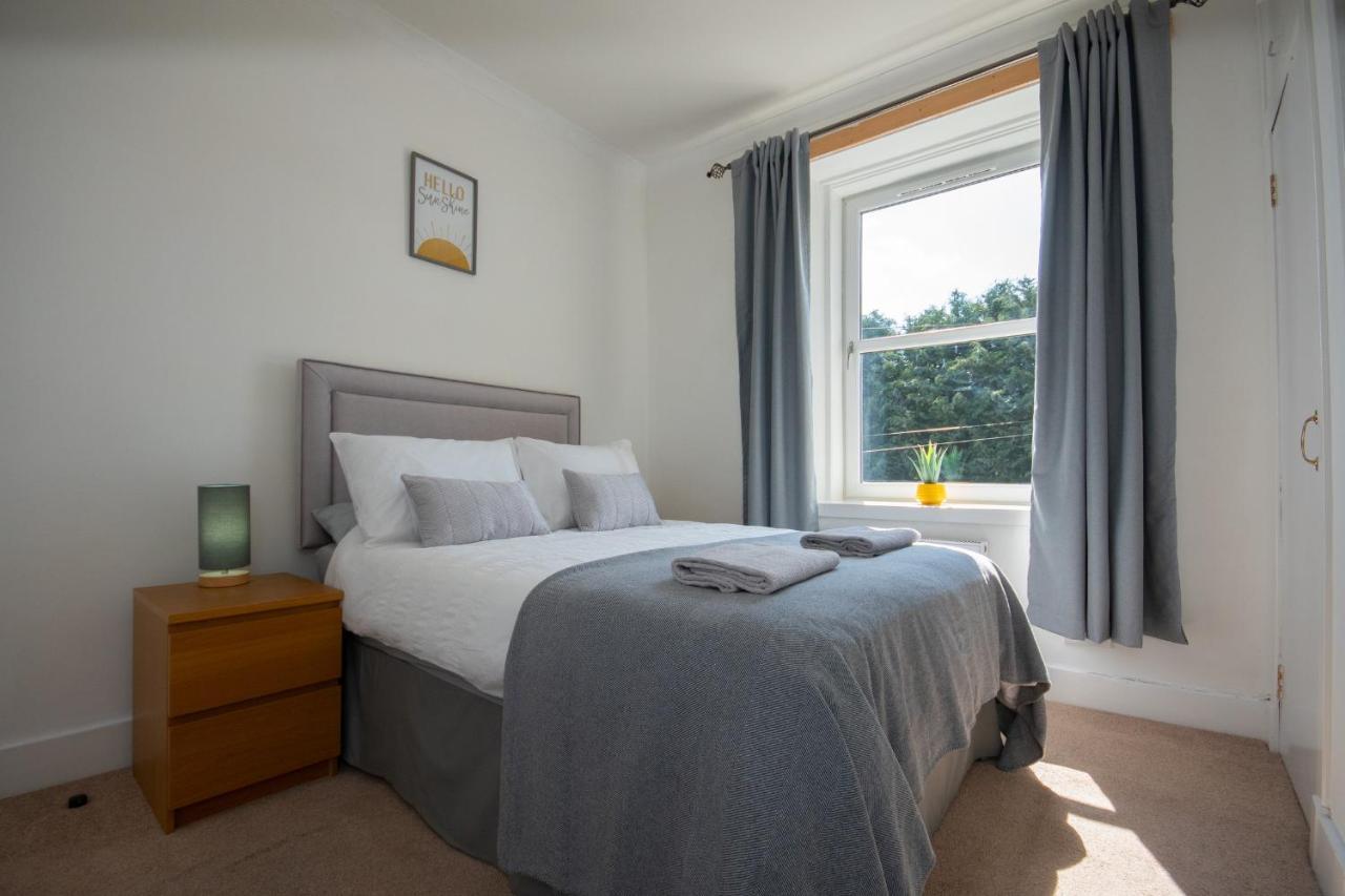 Dwellcome Home Ltd 1 Bed Apt, Half Mile To Union Street Yet Quiet, Free Parking, Fast Wifi, Ideal For Long Term Contractor, Etc Stays, Fully Equipped Kitchen, Regular Housekeeping Option - See Our Site For Assurance 애버딘 외부 사진