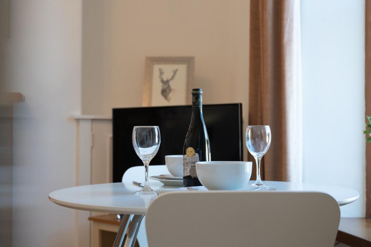 Dwellcome Home Ltd 1 Bed Apt, Half Mile To Union Street Yet Quiet, Free Parking, Fast Wifi, Ideal For Long Term Contractor, Etc Stays, Fully Equipped Kitchen, Regular Housekeeping Option - See Our Site For Assurance 애버딘 외부 사진