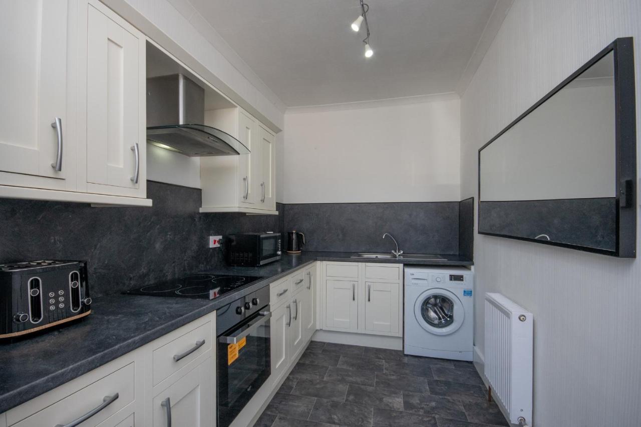 Dwellcome Home Ltd 1 Bed Apt, Half Mile To Union Street Yet Quiet, Free Parking, Fast Wifi, Ideal For Long Term Contractor, Etc Stays, Fully Equipped Kitchen, Regular Housekeeping Option - See Our Site For Assurance 애버딘 외부 사진