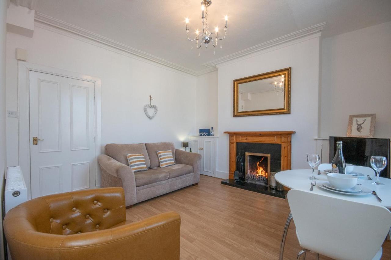 Dwellcome Home Ltd 1 Bed Apt, Half Mile To Union Street Yet Quiet, Free Parking, Fast Wifi, Ideal For Long Term Contractor, Etc Stays, Fully Equipped Kitchen, Regular Housekeeping Option - See Our Site For Assurance 애버딘 외부 사진